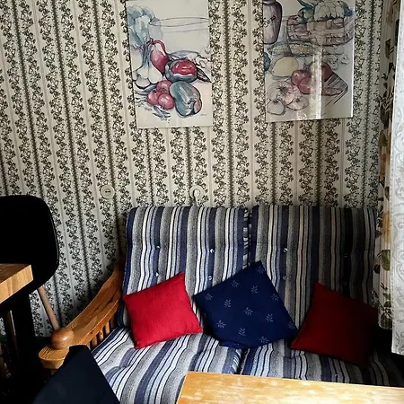 Cosy House With Forest View بيت للعطل *